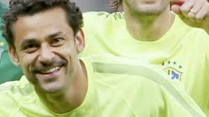 Foto: Antes do treino deste domingo, amigos de Daniel Alves e familiares de Dante,  Maxwell e David Luiz visitaram os jogadores da Seleção Brasileira, no  Brasília Palace Hotel