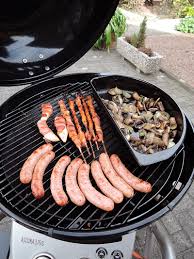 Die anwendung der grillbürste reinigt den grill nicht von alleine. Ausprobiert Grillen Mit Dem Luxus Gasgrill Usa Kulinarisch