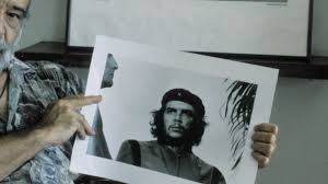 Working during the voluntary work day, which che proposed to help cubans rebuild their country. Iconic Photo Of Che Guevara Taken History