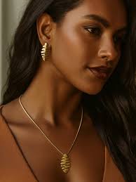 Está precisando de acessórios novos? Chama a Ana Vick Semijoias que nós  levamos até você 🛵💨🛵💨🛵💨🫣 #semijoias #anavicksemijoias #reel