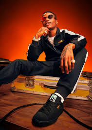 The fans had a good time trying to grab as much cash as they can. Wizkid Bags Endorsement Deal With Puma Scopewithchris