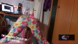 NEW Hot booty white girl twerk teen hot booty girl twerking 2020 -  Videoclip.bg