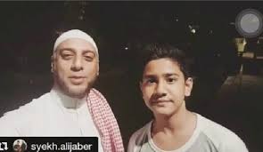 View latest posts and stories by @syakirdaulay syakir daulay in instagram. Menangis Dengar Syekh Ali Jaber Wafat Syakir Daulay Kenang Berguru Sejak Kecil Seleb Tempo Co