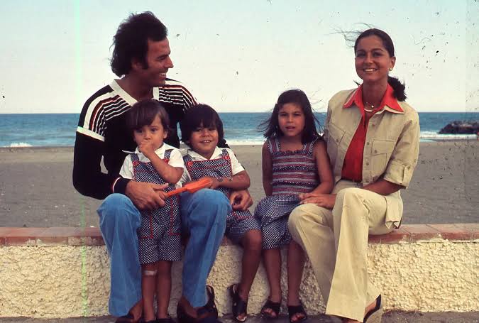 Chábeli Iglesias recuerda cómo Enrique ocultó a Julio Iglesias que sería cantante