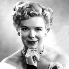 ETHEL SMITH (1902-1996) El 22 de noviembre de 1902 nació en Pittsburgh la  organista estadounidense Ethel Smith. Desde temprana edad Ethel tocaba el  órgano y loa guitarra y su soltura con el