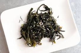 Wakame Salat Japanischer Salat Aus Algen Dailyvegan Rezept In 2020 Algensalat Japanischer Salat Wakame Salat