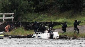 Juli 2011 handelte es sich um zwei zusammenhängende terroristische anschläge des norwegischen rechtsextremisten anders behring breivik gegen norwegische regierungsangestellte in oslo und gegen jugendliche in einem feriencamp auf der norwegischen insel utøya, denen 77 menschen zum opfer fielen. Ich Tat Als Sei Ich Tot Uberlebende Wollen Horror Teilen N Tv De