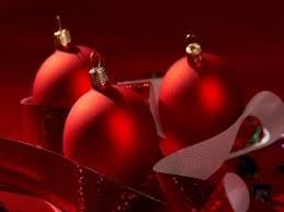 Bolas Rojas De Navidad Envueltas En Cinta De Color Rojo Brillante Bolas De Navidad Navidades Navidad