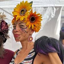 It's my favorite time of year & i would love to celebrate with those of you  who are near 🌼 Come visit me at one of these Día de Muertos events! See