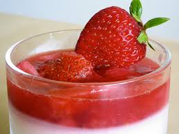Una buona mousse di fragole è quello che ci vuole durante il periodo estivo. Ricette Bimby La Panna Cotta In Salsa Di Fragole Torte Al Cioccolato