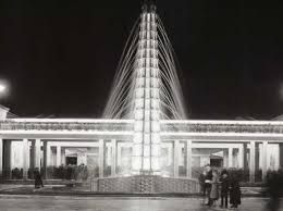 Exposition Internationale Des Arts Décoratifs Et Industriels Modernes 1925 Rene Lalique S Fountain At 1925 Exposition Internationale Des Arts Decoratifs Et Industriels Modernes Architecture Art Deco Art Decoratif Lalique