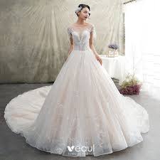 Das brautkleid vivien ist die pure romantik. Luxus Herrlich Champagner Durchsichtige Brautkleider Hochzeitskleider 2019 A Linie Rundhalsausschnitt Kurze Armel Ruckenfreies Feder Applikationen Spitze