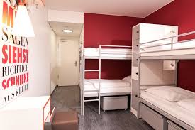 You live in a super beautiful 100 square meters style apartment with 4 separate rooms, bathroom, kitchenette, with dining table with chairs. 4 Bett Zimmer One80 Hostels Berlin Berlin Mitte Holidaycheck Berlin Deutschland