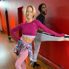 Auf ihrem aktuellen foto gewährt sie ihren fans intime einblicke. Seitenhieb Gegen Llambi Kathrin Uber Let S Dance Aus Promiflash De