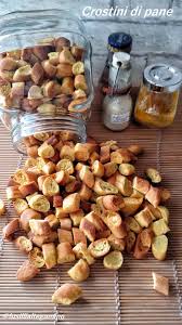 L'alternativa alla solita 'frisella' col pomodoro sono i crostini, ideali per zuppe, vellutate di verdura, insalate. Fusillialtegamino Crostini Di Pane Fatti In Casa