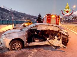 Venticinque le auto coinvolte a causa del ghiaccio sull'asfalto. Incidente Sulla Torino Bardonecchia A Mompantero Quattro Feriti