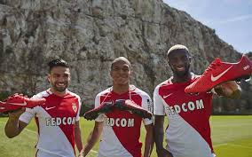 7 видео 473 просмотра обновлен 17 мая 2017 г. Nike Prepare Le Titre De Champion De L As Monaco Avec Des Chaussures Personnalisees