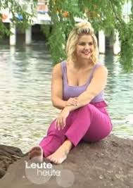 Beatrice egli hat für ihre fans passend zum jahresende 2021 eine besondere überraschung: Beatrice Egli S Feet Wikifeet