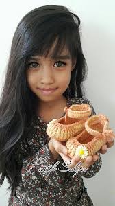 Teen finds solace in crochet after bullying