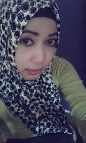 Dan saatnya mengantarkan asnah pulang kami sempat berciuman pada saat aku mengantar dia sampai depan rumahnya. Jilbab Mesum Twiter