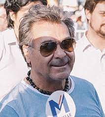 Performed in video de familia in 2001. Patricio Torres Wikipedia La Enciclopedia Libre