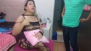 barbero colombiano folla a trans peruana de tremendo culo - XNXX.COM