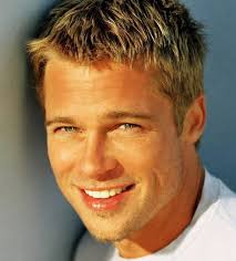 Sergeant wardaddy (brad pitt) gibt anweisungen an rekrut ellison (logan lerman). Brad Pitt Inglourious Basterds Frisur