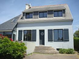 L'utilisation de cette technique a permis d'éviter un décapage long, couteux et contraignant de l'ancienne peinture. Avant Apres La Superbe Renovation D Une Maison Des Annees 70