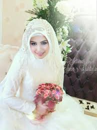 So lassen sich die kosten für das kleid reduzieren und das budget eurer hochzeit etwas schonen. Setr I Nur Moda Tasarim Tesettur Gelin Basi Tasarim Giyim Hochzeit