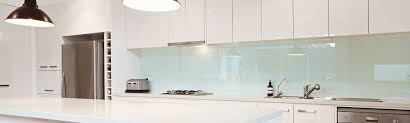 Kuchenruckwande Und Arbeitsplatten Aus Glas Glasmanufaktur Conzelmann Gmbh Co Kg