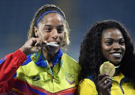 Eran las 6:51 minutos de la mañana de este domingo 01 de agosto, la sonrisa de caterine ibargüen brillaba en el escenario del salto triple femenino en tokio. Tokio 2020 El Ultimo Duelo Yulimar Rojas Caterine Ibarguen Momento Deportivo Rd