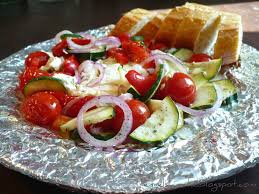 Wenn du zum beispiel keine oliven magst, lässt du sie einfach weg oder ersetzt den oregano durch dill. Essen Aus Engelchens Kuche Gegrillter Feta Mit Gemuse Bzw Die Allwettervariante Aus Dem Ofen