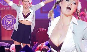 Kate Upton Performs Britney Spears Hit One More Time Daily Mail Online