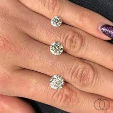 Ever Wonder What The Difference Between A 1ct 2ct And 3ct Diamond Looks Like These Echo Diamonds At Robbins Brother Engagement Rings Diamond Buy Diamond Ring