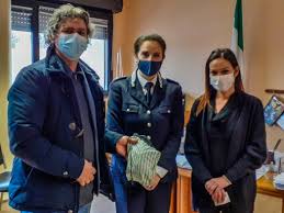Muovendoci da queste considerazioni e con l'obiettivo di evidenziare quali sono gli elementi di maggiore ostacolo alla costruzione ed al mantenimento di una relazione equilibrata tra figlio e padre detenuto è stata condotta una ricerca che ha coinvolto un gruppo di 52 padri detenuti nella casa circondariale di reggio emilia. Le Detenute Reggiane Donano Le Mascherine Alla Cia 24emilia