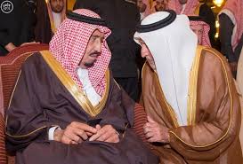 الابن الأكبر للأمير بندر بن عبد العزيز آل سعود كان أميراً لمنطقة القصيم سابقاً ويشغل حالياً منصب أمير منطقة الرياض ويحمل عضوية هيئة البيعة والتي تعنى باختيار الملك وولي العهد وتنظيم انتقال السلطة. Ø£Ø®Ø¨Ø§Ø± 24 Ø¨Ø§Ù„ØµÙˆØ± Ø®Ø§Ø¯Ù… Ø§Ù„Ø­Ø±Ù…ÙŠÙ† ÙŠØ¤Ø¯ÙŠ ØµÙ„Ø§Ø© Ø§Ù„Ù…ÙŠØª Ø¹Ù„Ù‰ Ø§Ù„Ø£Ù…ÙŠØ± Ø¨Ù†Ø¯Ø± Ø§Ù„ÙÙŠØµÙ„