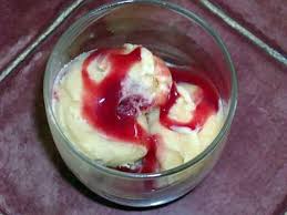 Glace Au Chocolat Blanc Marbree De Fraise Sans Sorbetiere Recette Recette Glace Au Chocolat Glace Au Chocolat Chocolat Blanc