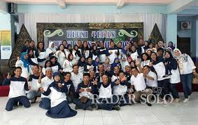 Field study 2019 sma negeri 2 surakarta ke hutan pinus, pantai sepanjang dan pantai drini kelas x tahun pelajaran 2019/2020 dilaksanakan pada hari sabtu. 200 Alumni Meriahkan Reuni Perak Sman 2 Solo