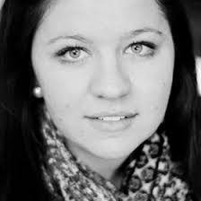 Lara Newman's Instagram, Twitter & Facebook