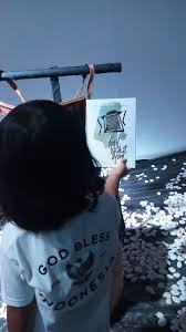 Untuk itu kami belum sepenuhnya dapat menikmati fasilias hotel karena waktu yang sempit. Menggendong Bayi Dalam Ingatan
