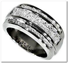 Choosing Men S Diamond Wedding Band Is Not As Easy As It Sounds You Need To Get It Mens Diamond Wedding Bands Mens Diamond Wedding Mens Rings Wedding Diamond