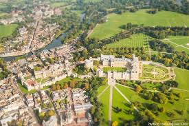 Como o trânsito de londres é bem complicado, as. Castelo De Windsor E Arredores Uma Ponte Para Londres