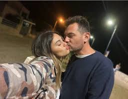 Nella vita privata è sposato, è papà e. Bl9tcwcuz Y Rm