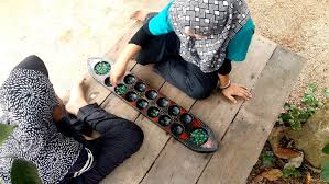 Tidak ada yang lebih menyeronokkan daripada permainan kelereng dengan cara bermain guli. Ibucida Permainan Tradisional Di Malaysia Part 1