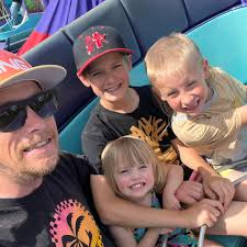 Raceday! Hard Knox Night @knoxvilleraceway 🏎️ #schatz 🧑🏻  @tonystewart_rcg 📍 @knoxvilleraceway 📆 Aug. 8th 📌 Knoxville, IA 🕰️ CT  411: Gates/5:00 pm, Hotlaps/7:00 pm 👀📺 @watchdirtvision 📲 @myracepass 🧢  Merch/Across from track