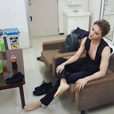 Pin By Kerukat On Kpop Male Feet Male Feet Jyj Recliner Chair
