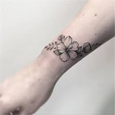 Amazing 3d hawaiian flower tattoo design for shoulder. Meaningful Wrist Bracelet Floral Tattoo Designs You Would Love To Have Floral Tattoo Bracelet F Hibiscus Tattoo Hawaii Flower Tattoos Hibiscus Flower Tattoos