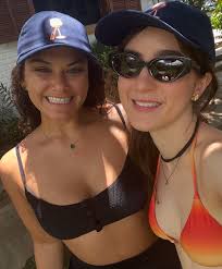 🤍🐚🐱🚣🐰🍕🍹💐