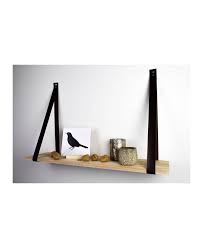 Sangle bavette courte en cuir synthétique assurant une parfaite protection et une grande stabilité lors du saut du cheval. Etagere Murale En Bois Clair Et Sangles Noires