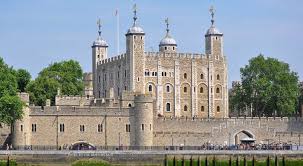 O excursie memorabilă o vei avea dacă te încumeţi să străbaţi dealurile seven sisters, nişte stânci de cretă care se întind din brighton până spre eastborne şi au culmile acoperite cu iarbă verde şi moale fiind la o înălţime de 162 metri deasupra marii. Ce Sa Vizitezi In Londra Obiective Turistice Care Trebuie Vazute In Capitala Angliei